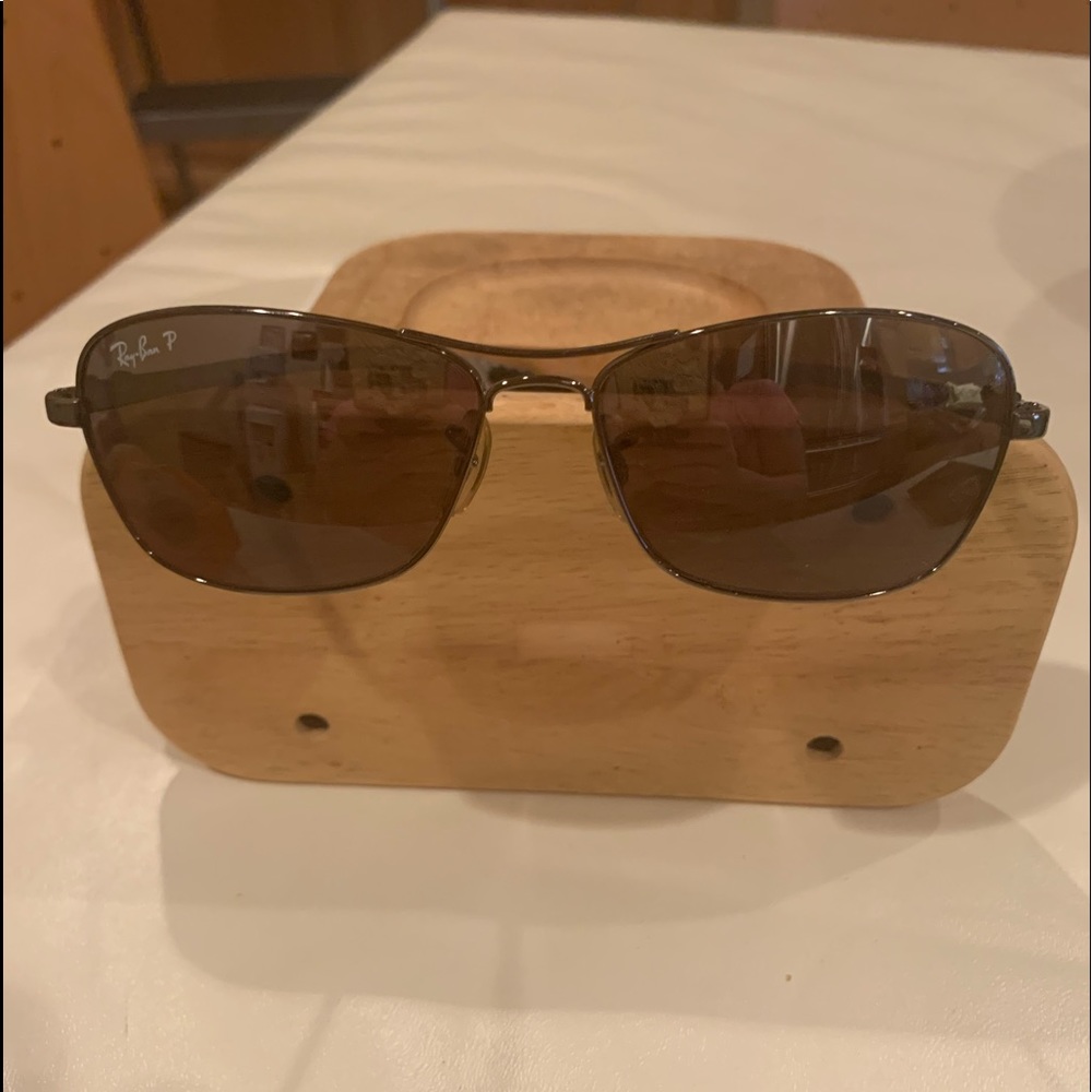 Unisex Ray Ban sunglasses.